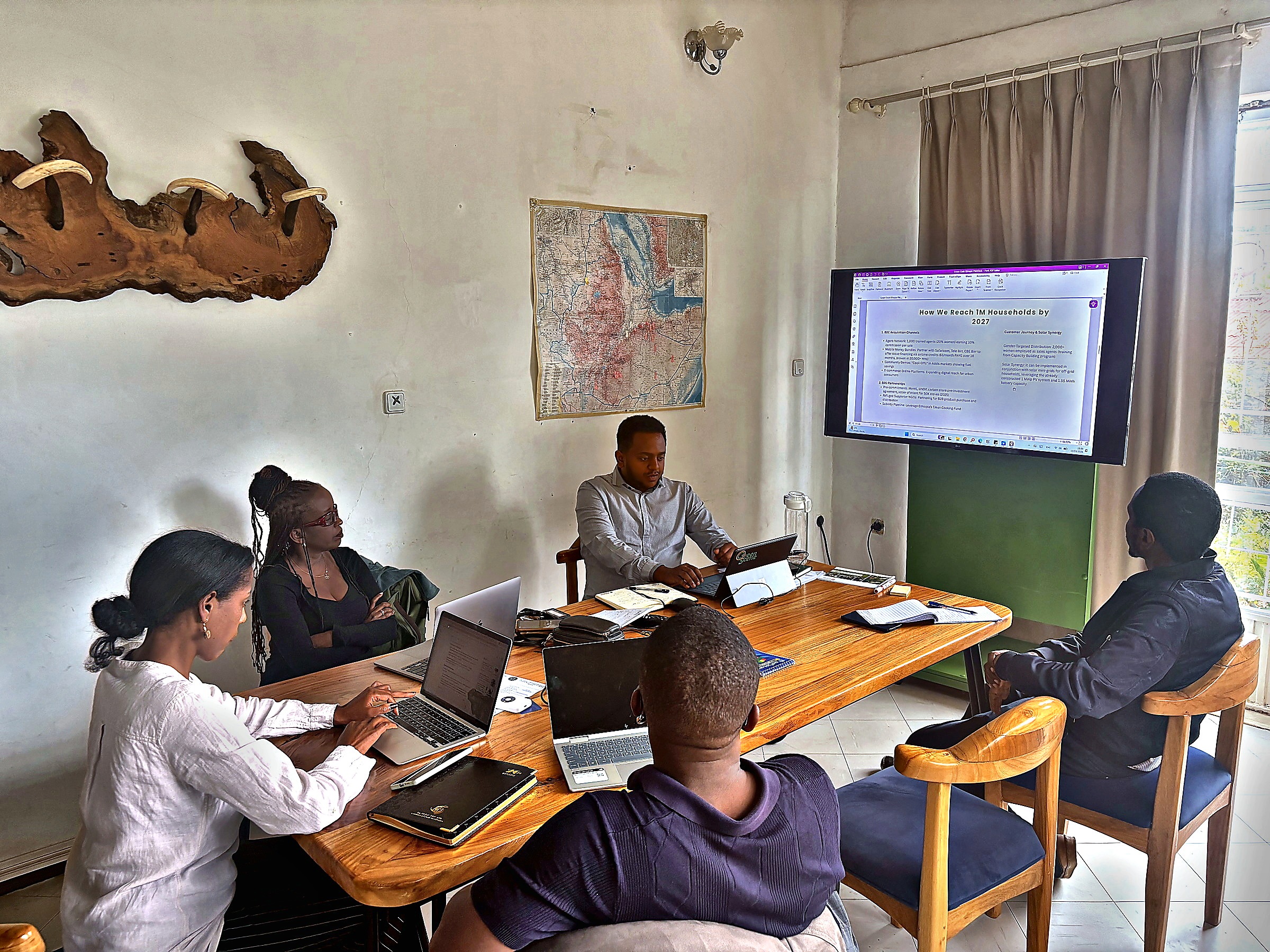 Green Scene Energy and Munyax Eco teams in a joint TOLO working session